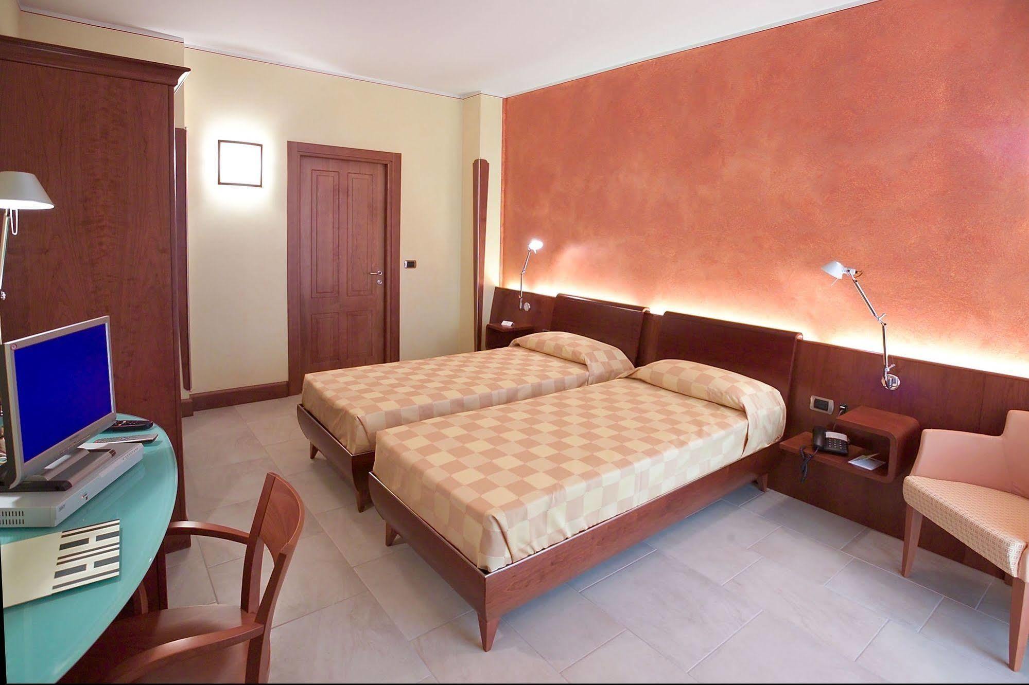 Albergo Ristorante San Marco Carmagnola Dış mekan fotoğraf